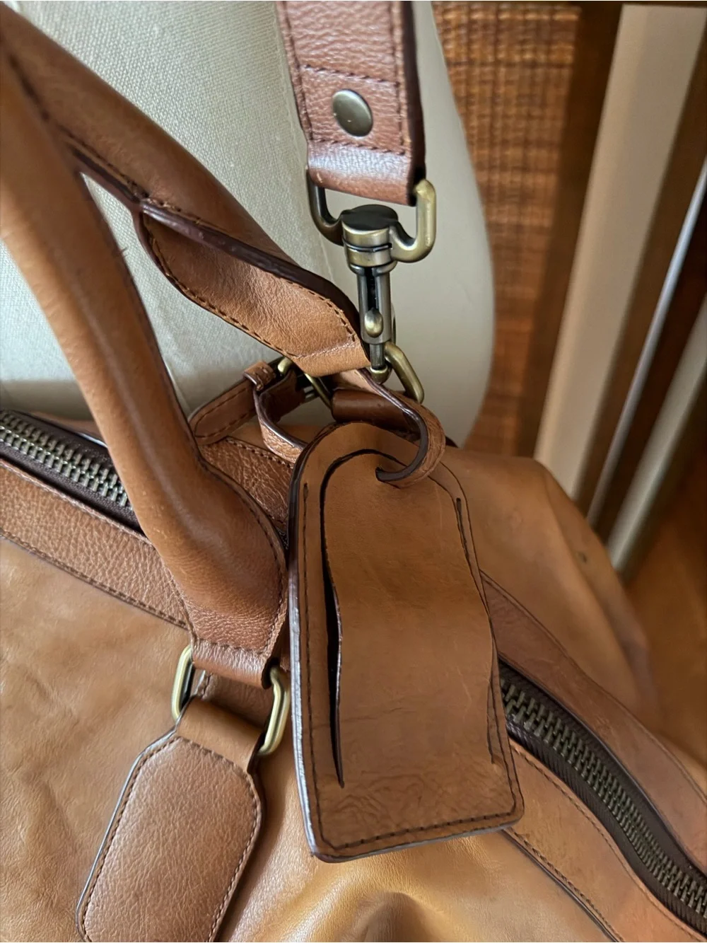 Brooks Brothers photos closure handles